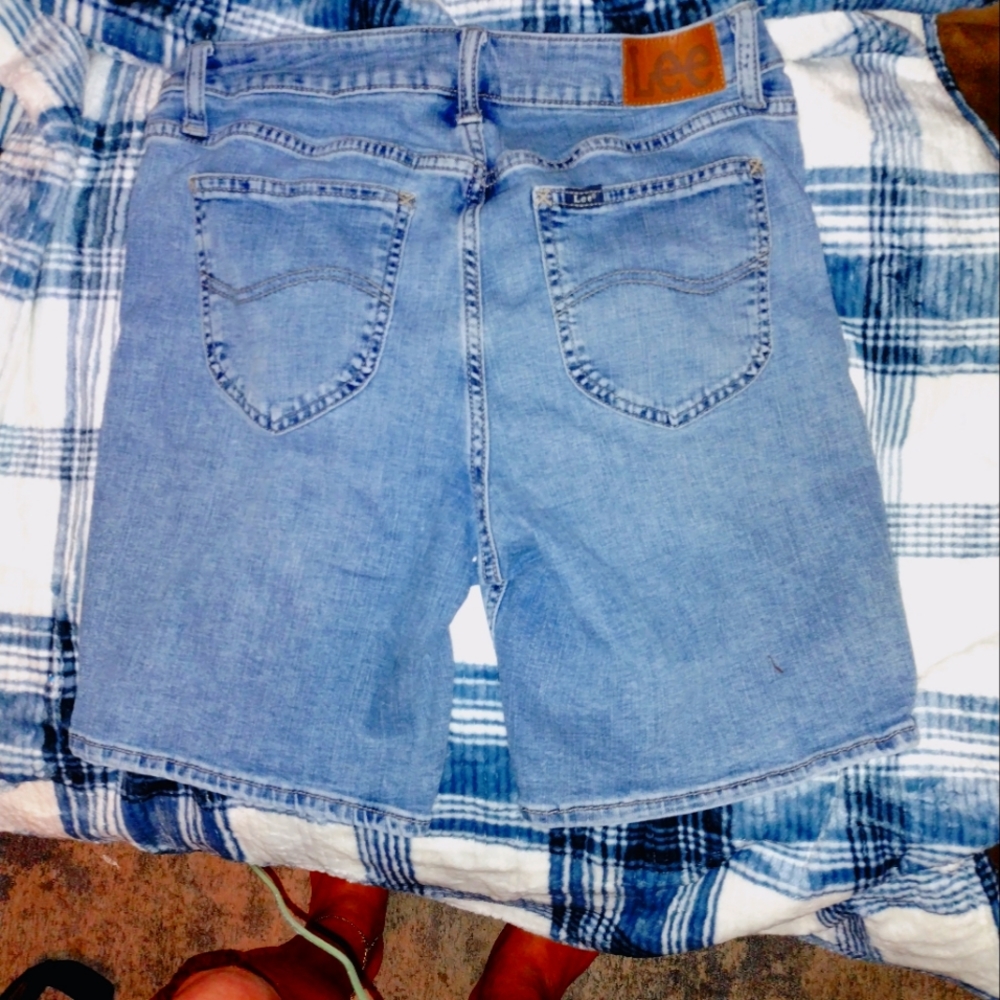 Size 8 Lee shorts